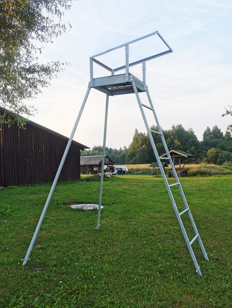 Hunting observation tower